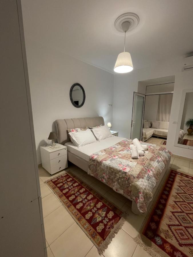 Meg'S Apartment Gjirokastër Buitenkant foto
